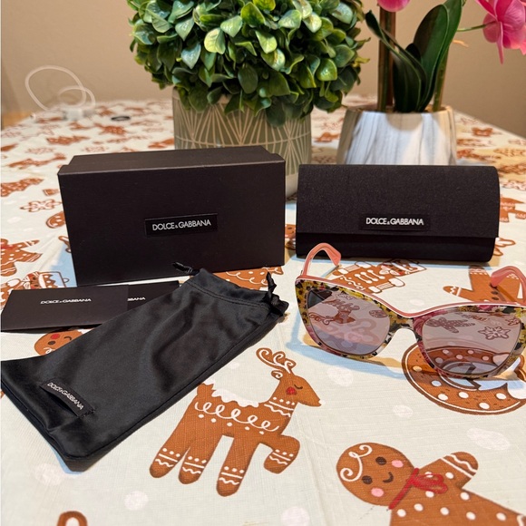 Dolce & Gabbana Women's Pink Sunglasses with case/box/cards - Picture 3 of 8